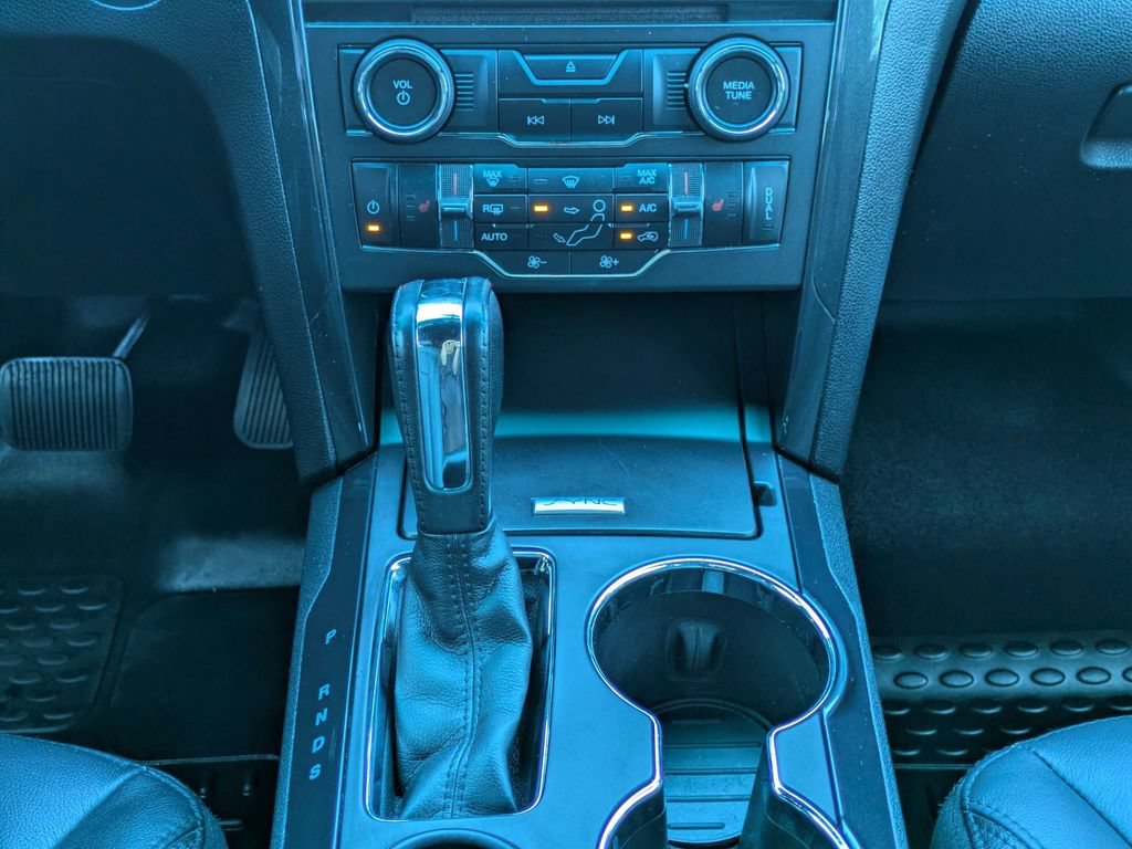 Used 2017 Ford Explorer XLT w/ Equipment Group 202A FWD image 18