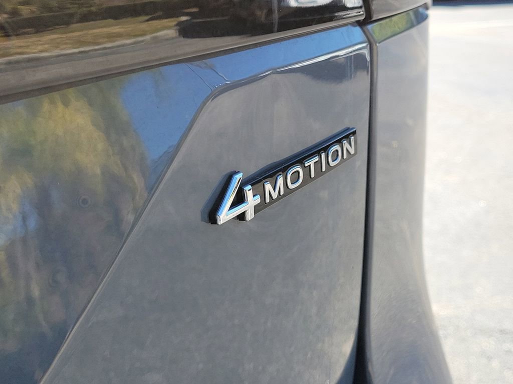 Certified 2025 Volkswagen Atlas Peak Edition SE AWD/4WD image 6
