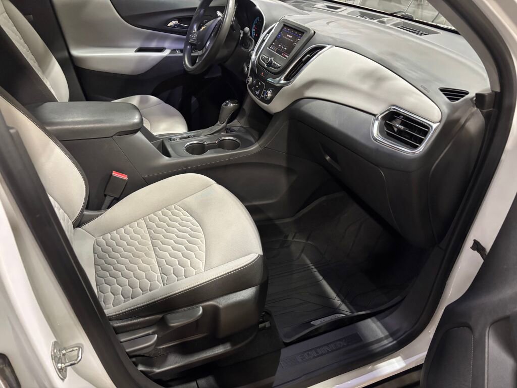 Used 2021 Chevrolet Equinox LS w/ LS Convenience Package image 25