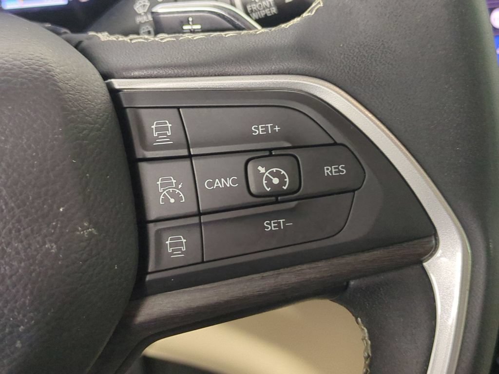 Used 2024 Jeep Grand Cherokee L Limited AWD/4WD image 18