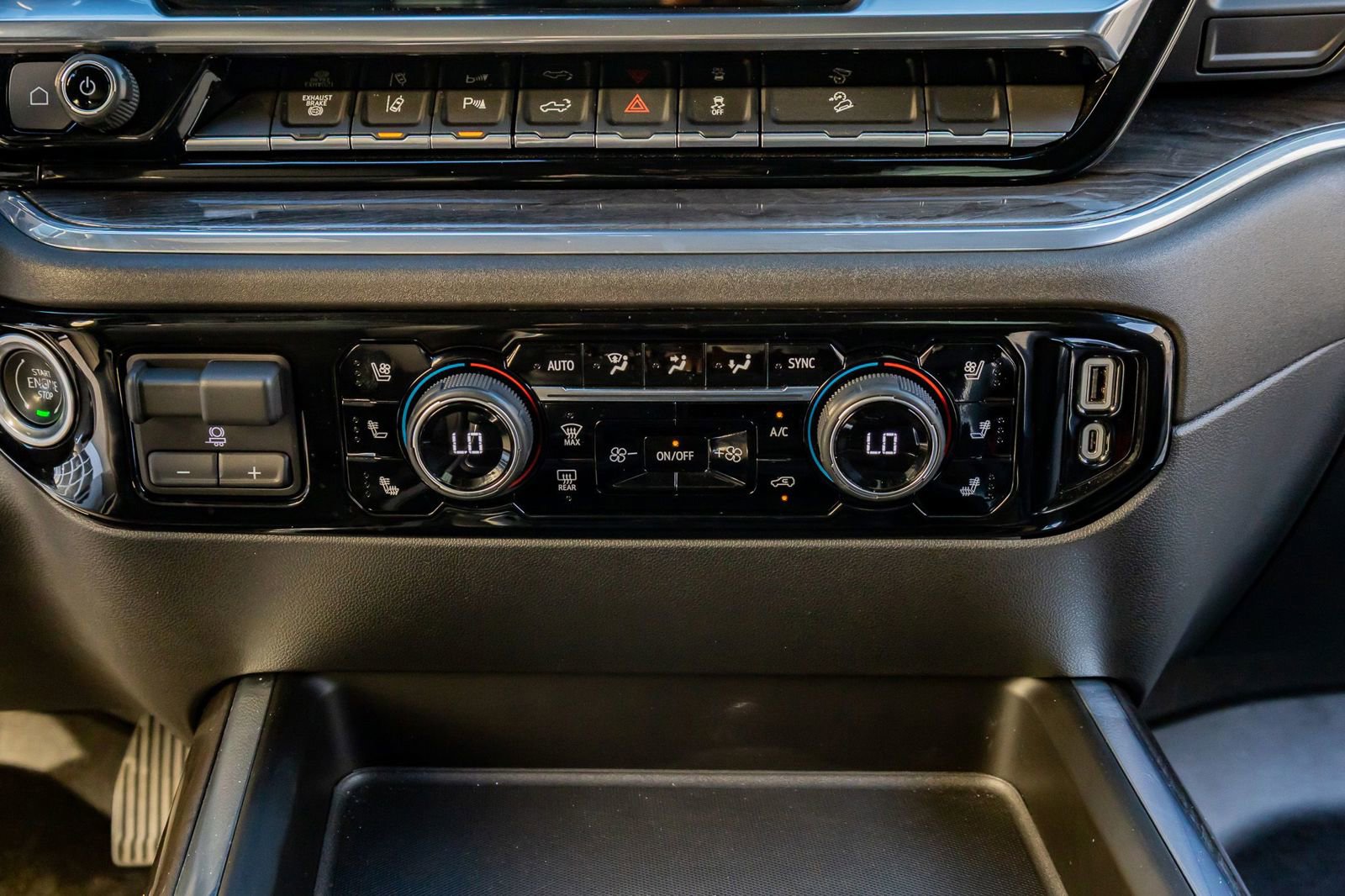 Used 2024 Chevrolet Silverado 2500 LTZ w/ LTZ Plus Package image 27