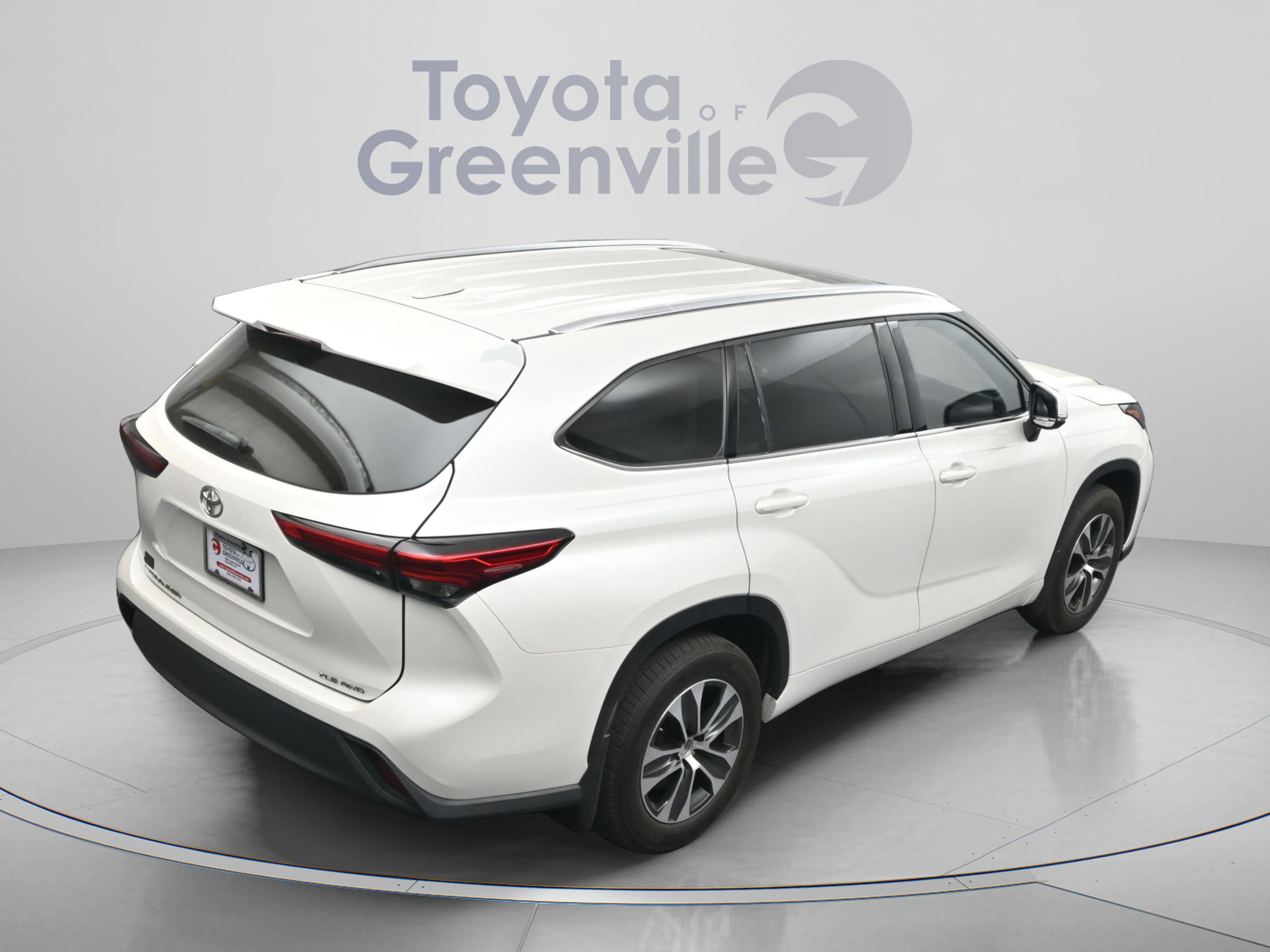Used 2020 Toyota Highlander XLE AWD/4WD image 14