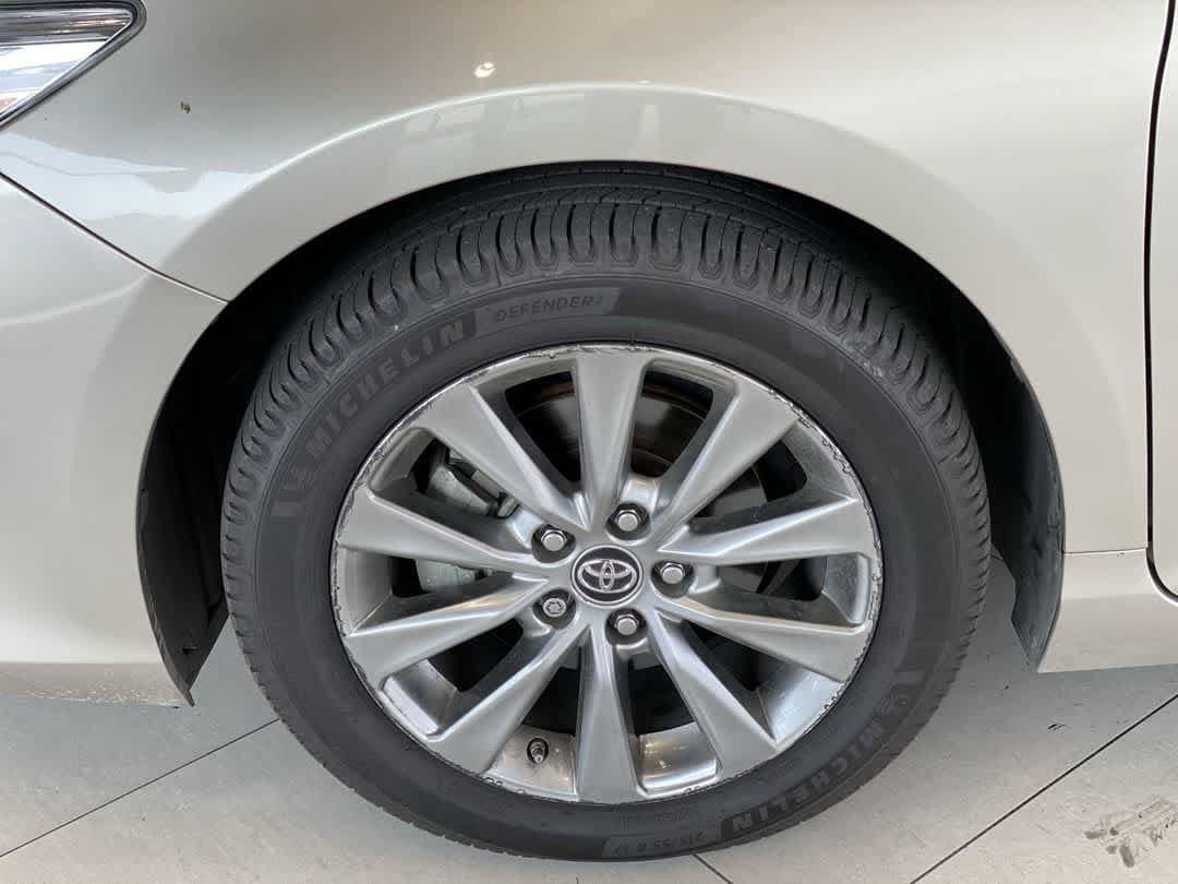 Used 2015 Toyota Camry XLE w/ Moonroof Package FWD image 13