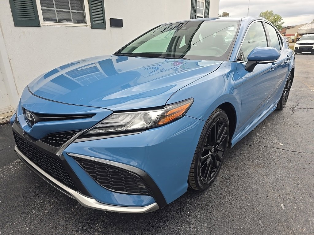 Used 2023 Toyota Camry XSE image 2