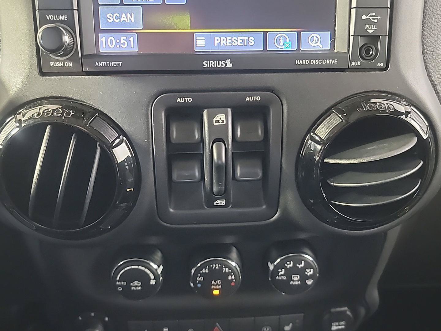 Used 2015 Jeep Wrangler Unlimited Sahara AWD/4WD image 27