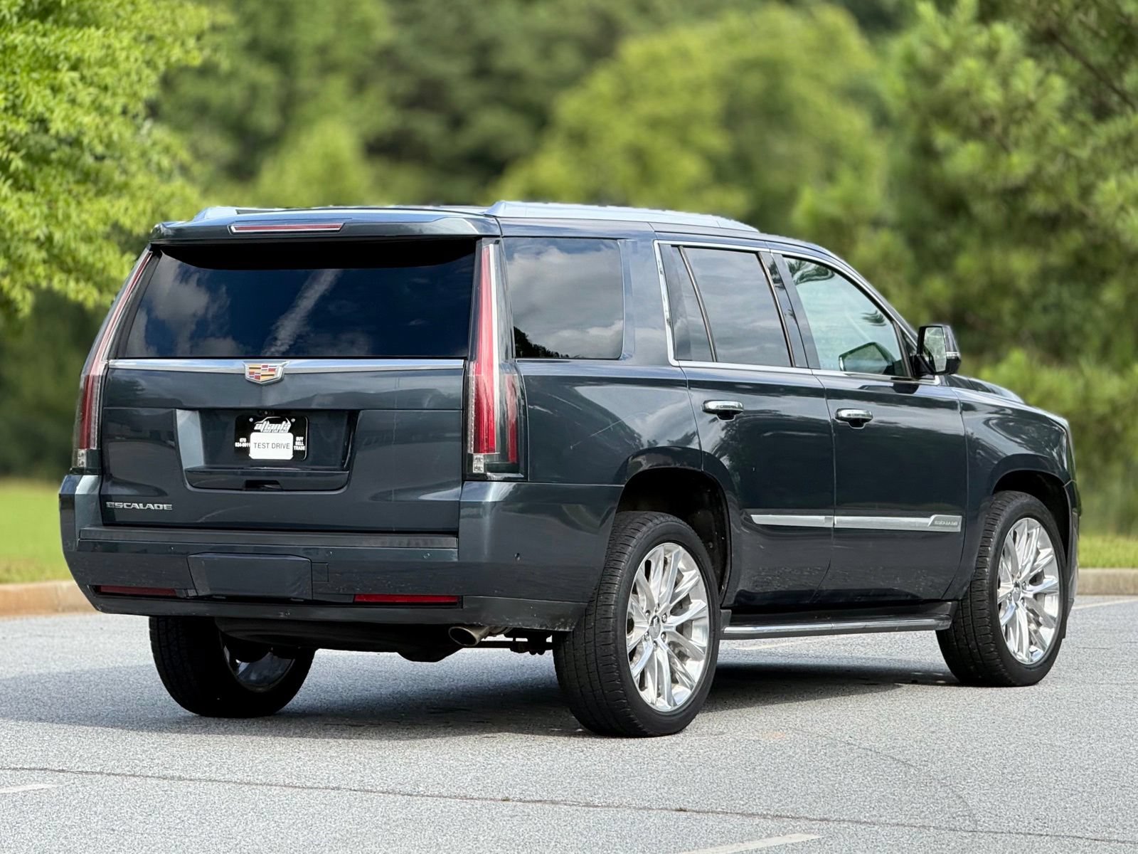 Used 2019 Cadillac Escalade Luxury AWD/4WD image 11