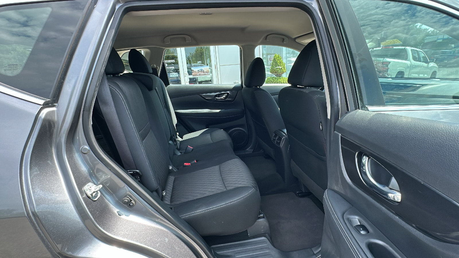 Used 2018 Nissan Rogue S AWD/4WD image 25