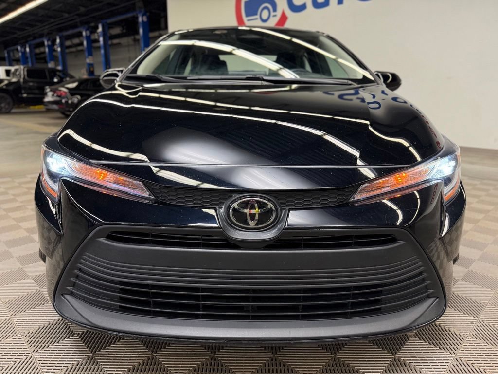 Used 2025 Toyota Corolla LE FWD image 2