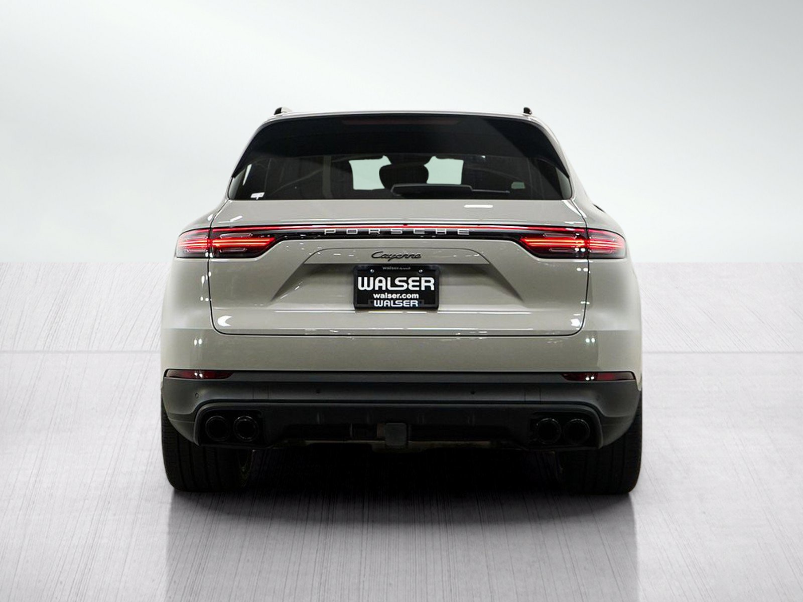Used 2023 Porsche Cayenne Platinum Edition AWD/4WD image 4