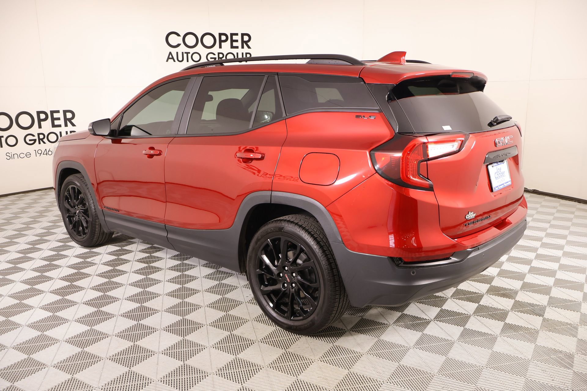 Used 2024 GMC Terrain SLE w/ Driver Convenience Package image 22