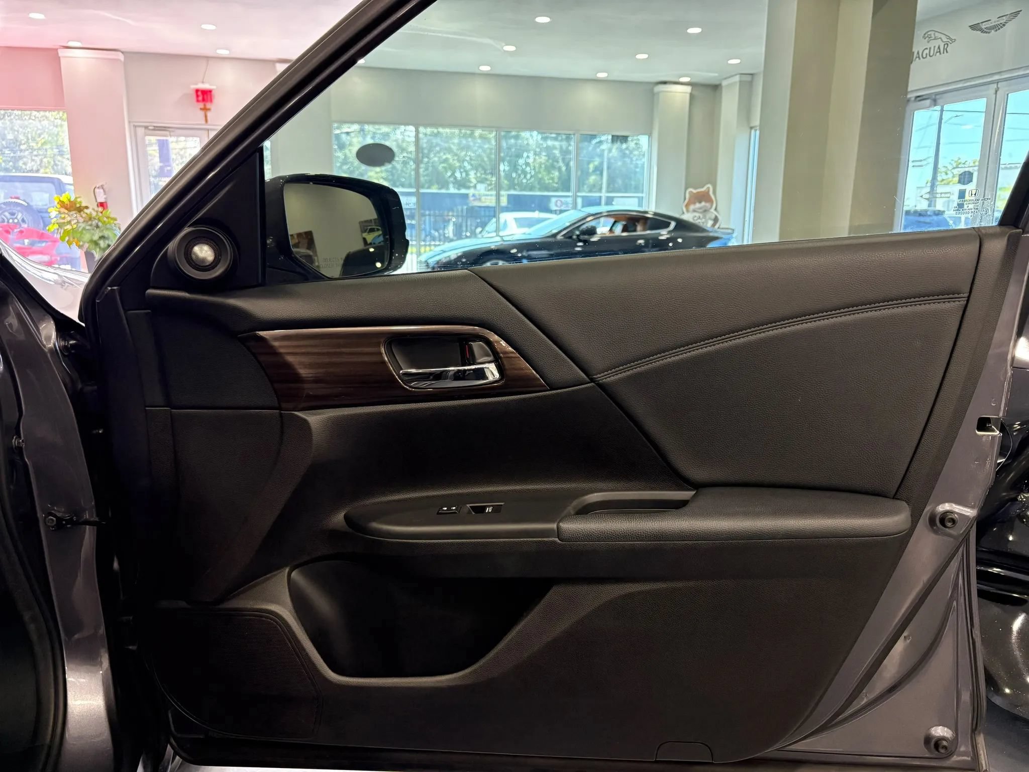 Used 2016 Honda Accord EX-L image 32