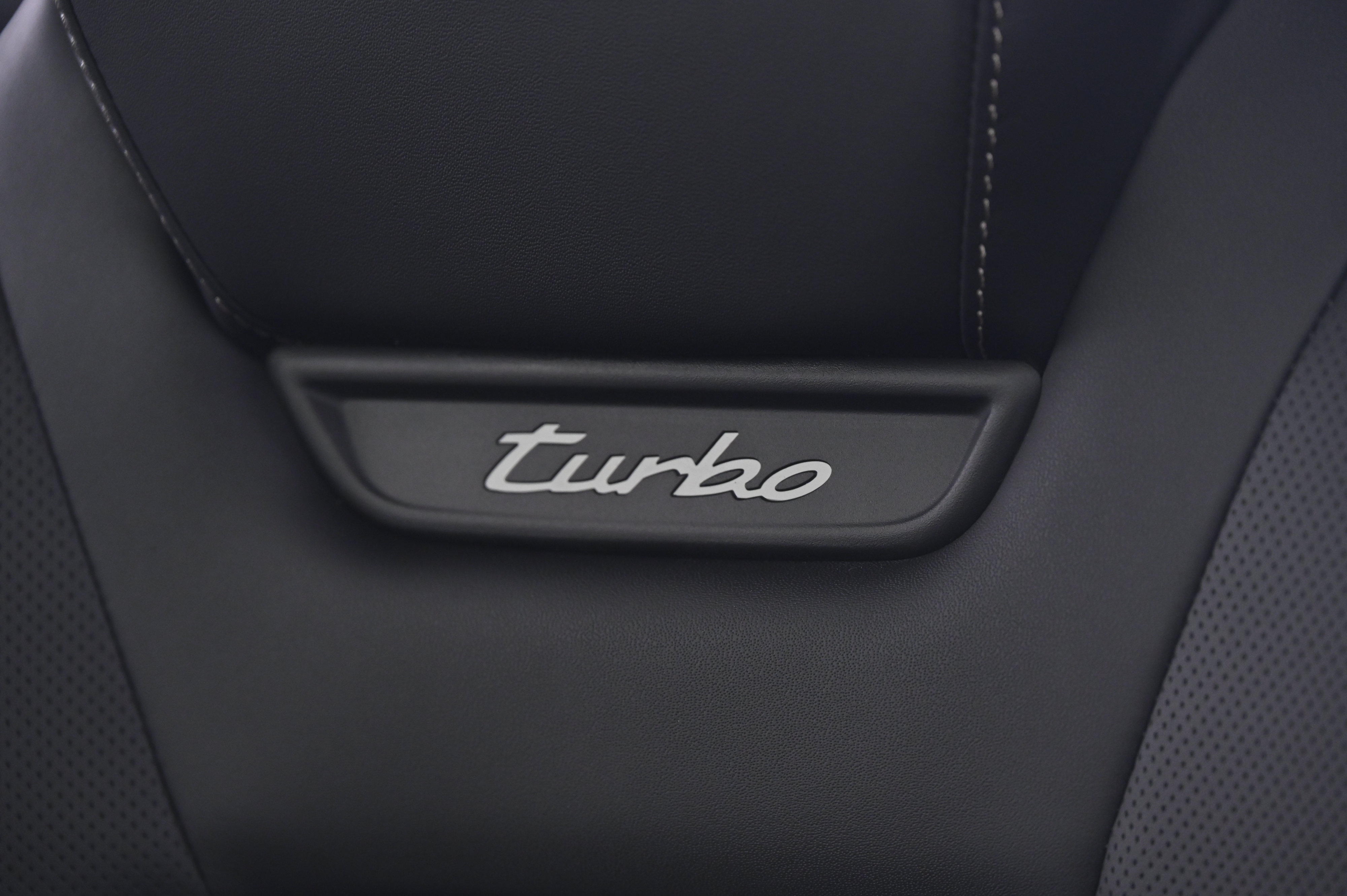 Certified 2026 Porsche Cayenne Turbo AWD/4WD image 32