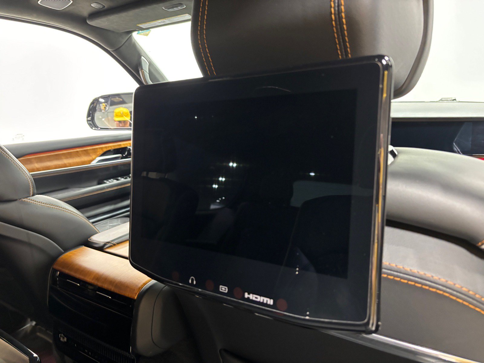 Used 2022 Jeep Grand Wagoneer Series III w/ Rear Seat Video Group 1 AWD/4WD image 38