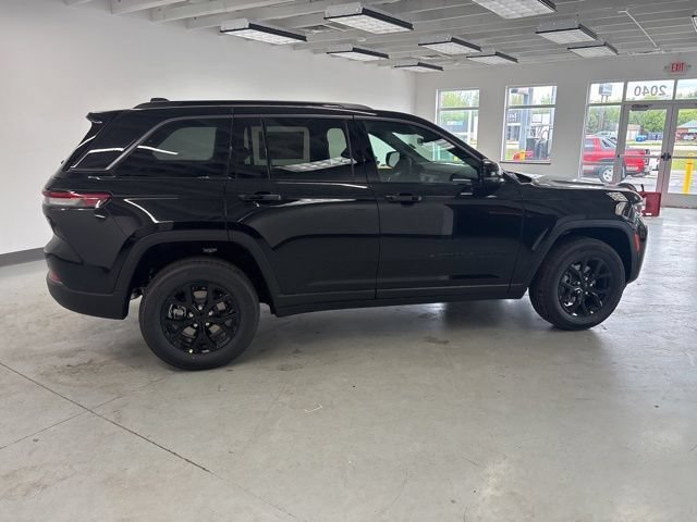 New 2026 Jeep Grand Cherokee Altitude AWD/4WD image 8