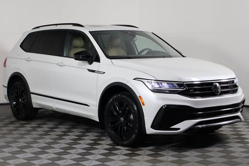 Used 2022 Volkswagen Tiguan SE R-Line image 3