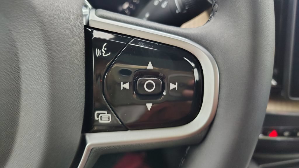 New 2026 Volvo XC60 B5 Plus w/ Climate Package AWD/4WD image 14