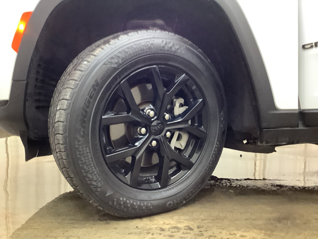 Used 2024 Jeep Grand Cherokee L Laredo image 28