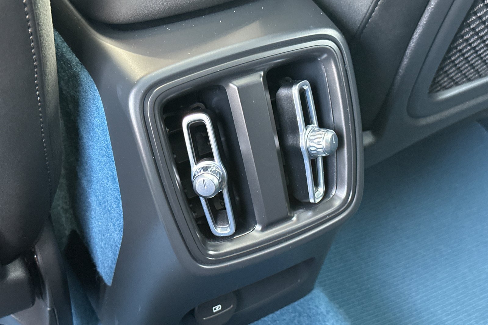 Certified 2023 Volvo C40 P8 Recharge Plus AWD/4WD image 14