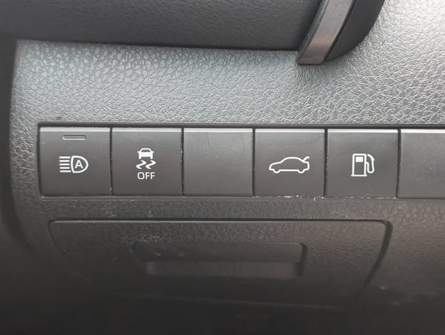 Used 2018 Toyota Camry SE FWD image 20