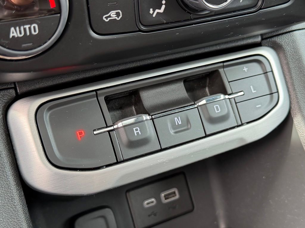 Used 2023 GMC Acadia SLE w/ Driver Convenience Package image 13