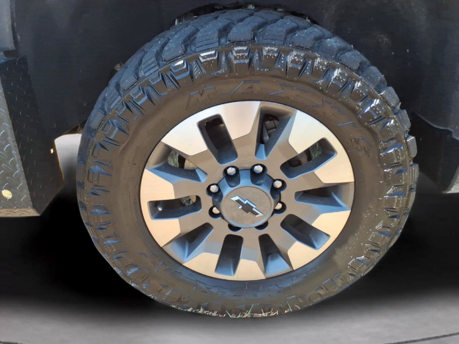 Used 2024 Chevrolet Silverado 2500 Custom w/ Custom Value Package AWD/4WD image 9