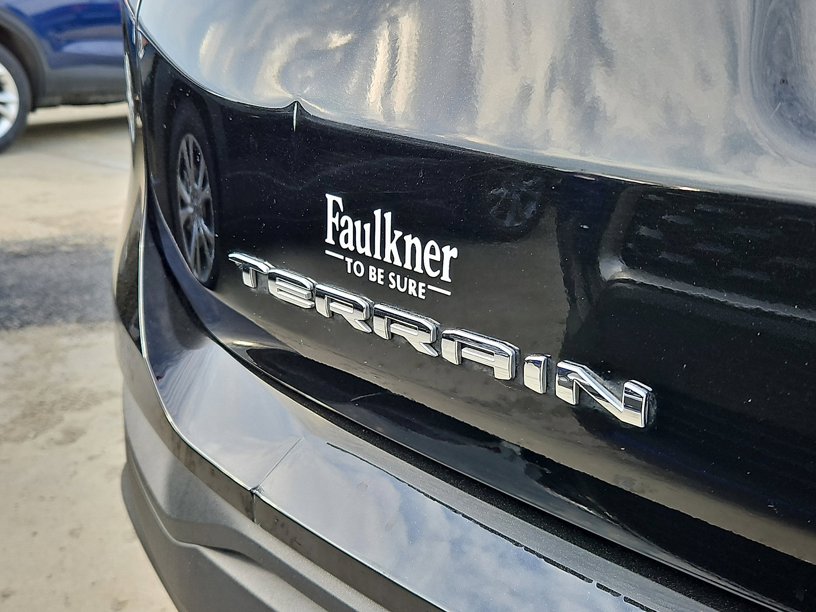 Used 2023 GMC Terrain SLE w/ Driver Convenience Package image 12