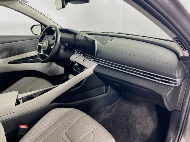 Used 2024 Hyundai Elantra Limited FWD image 32