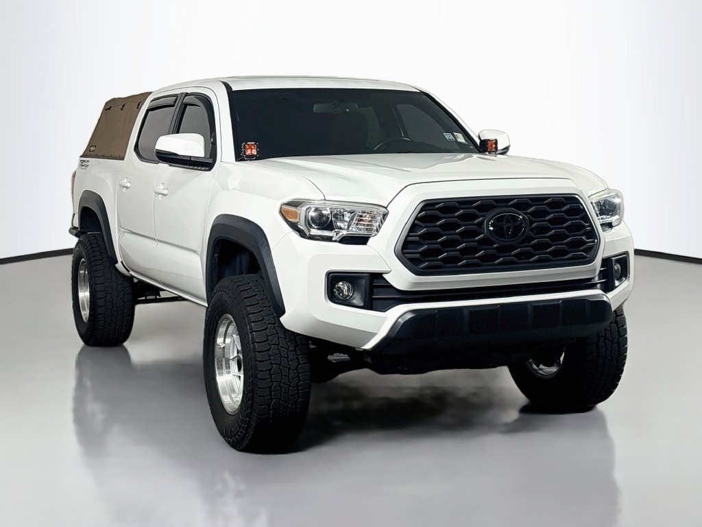Used 2017 Toyota Tacoma TRD Off-Road AWD/4WD image 1