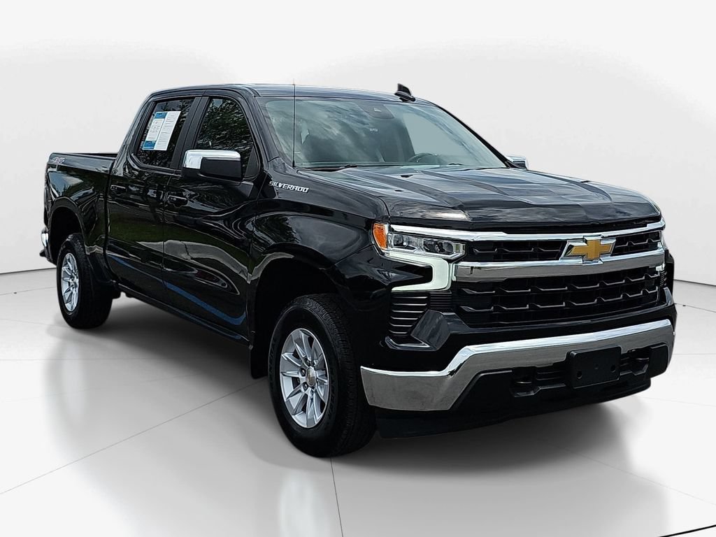 Used 2025 Chevrolet Silverado 1500 LT AWD/4WD image 3