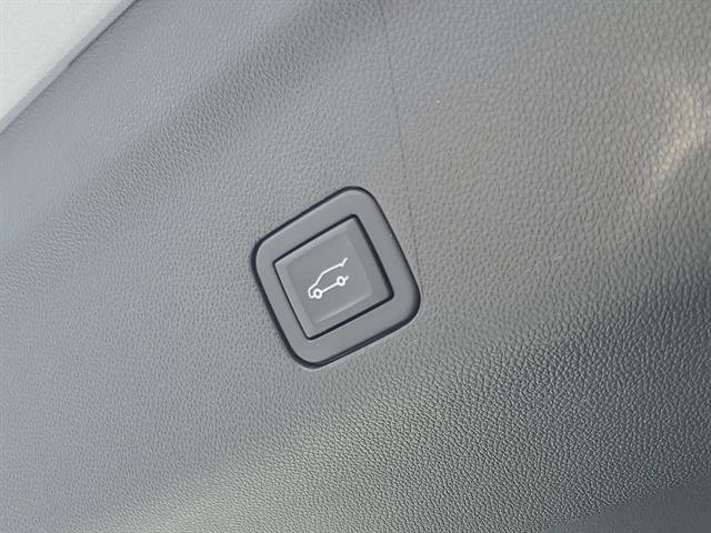 Used 2024 Chevrolet Suburban Z71 w/ Luxury Package image 12