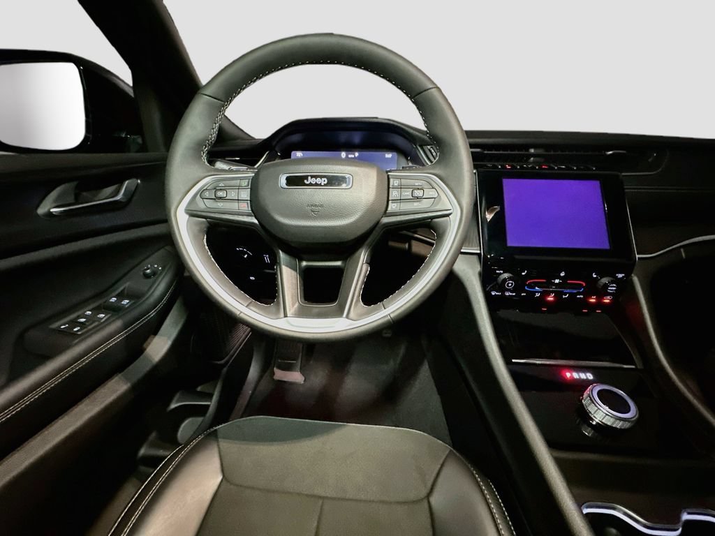Used 2025 Jeep Grand Cherokee L Altitude AWD/4WD image 27