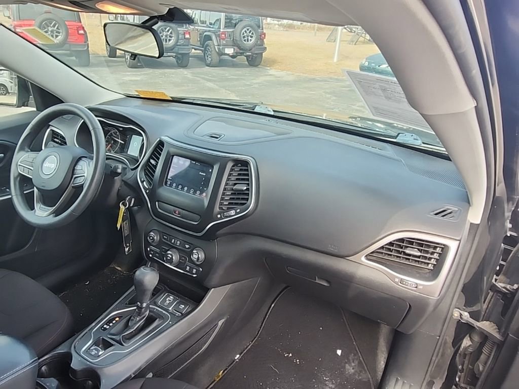 Certified 2019 Jeep Cherokee Latitude w/ Popular Appearance Group image 26