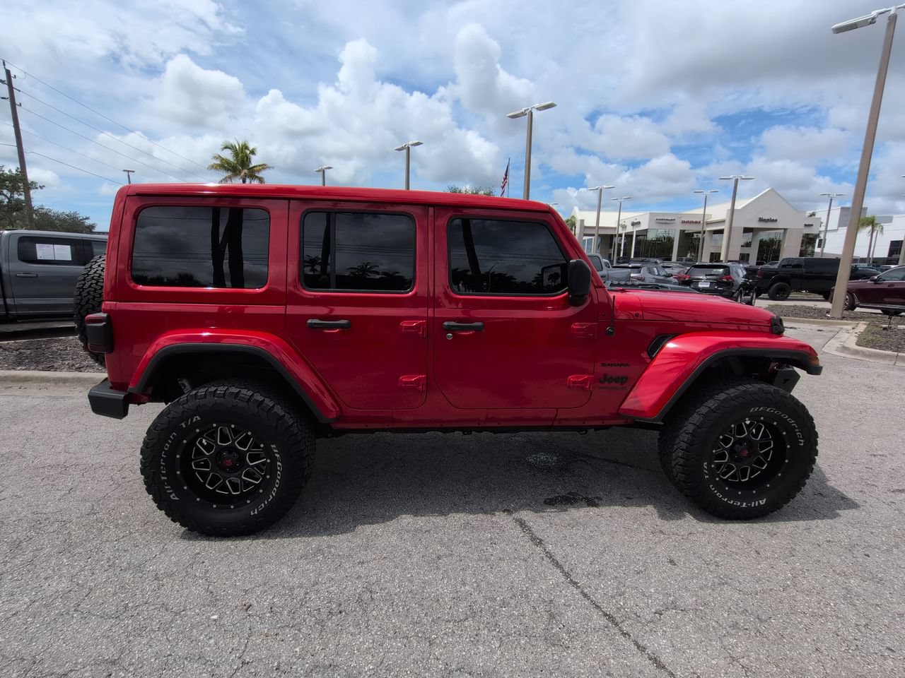 Used 2020 Jeep Wrangler Unlimited Sahara AWD/4WD image 4