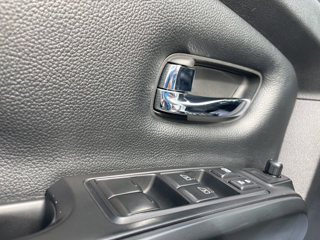 Used 2018 Nissan Titan SV w/ SV Convenience Package image 15