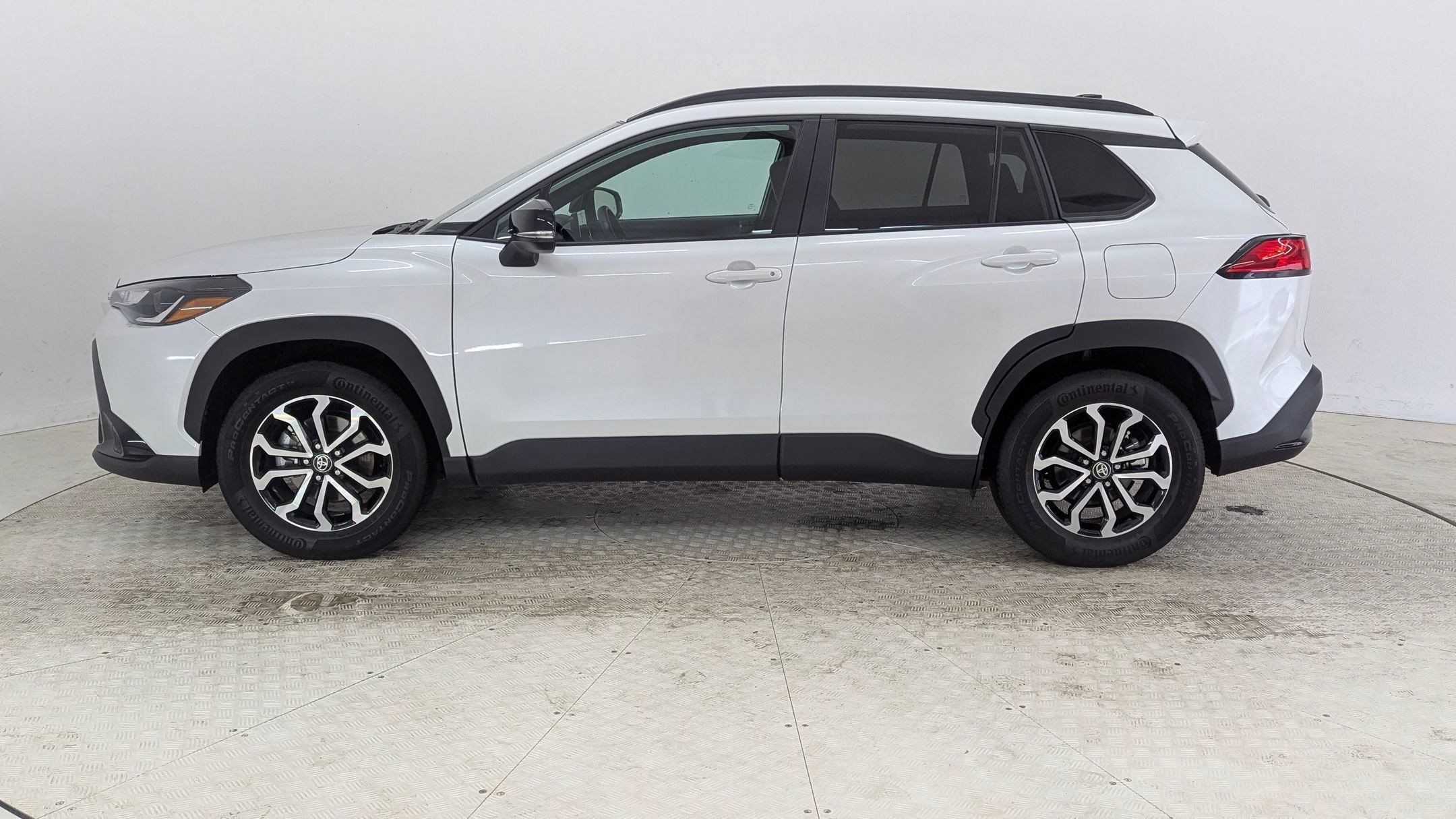 Used 2025 Toyota Corolla Cross AWD Hybrid image 2