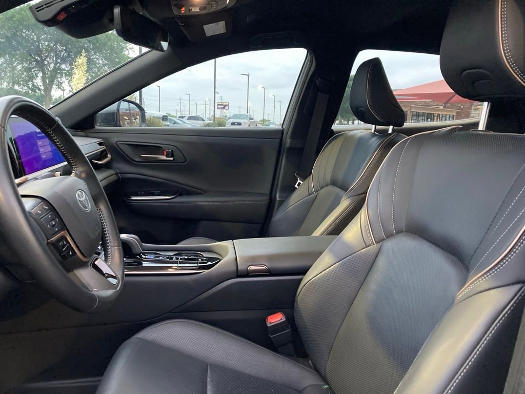 Certified 2025 Toyota Crown XLE image 9