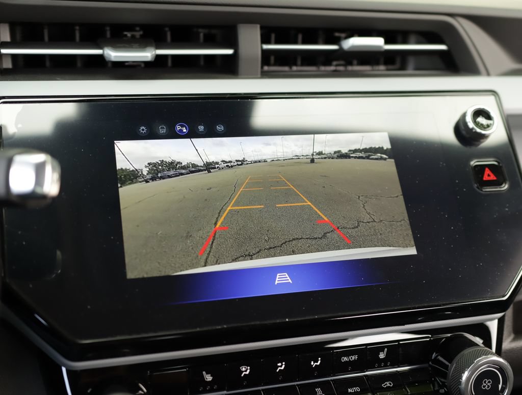 Used 2027 Chevrolet Bolt LT w/ Comfort Package FWD image 17