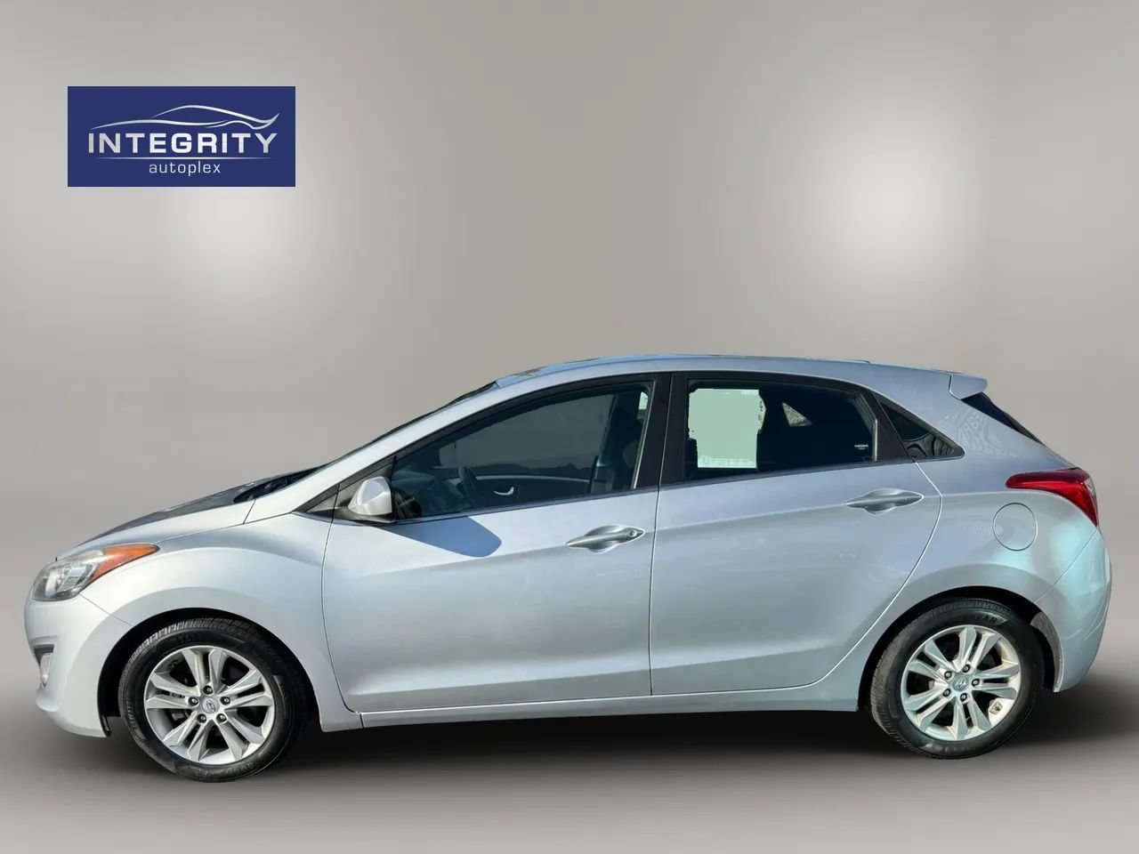 Used 2015 Hyundai Elantra GT FWD image 2