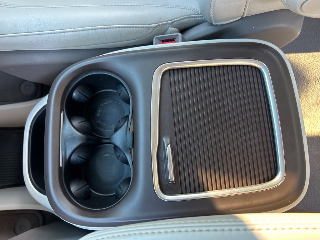 Used 2021 Chrysler Pacifica Touring-L w/ Uconnect Theater Family Group FWD image 39