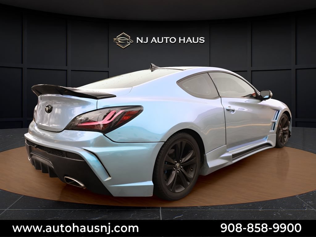 Used 2011 Hyundai Genesis 3.8 RWD image 8