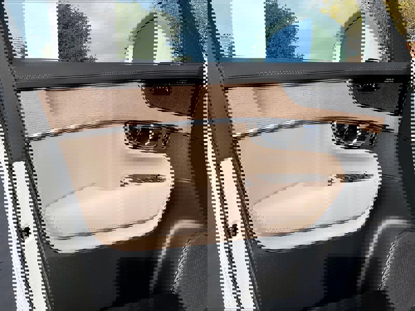 New 2026 Volvo XC90 T8 Plus w/ Protection Package Premier image 24