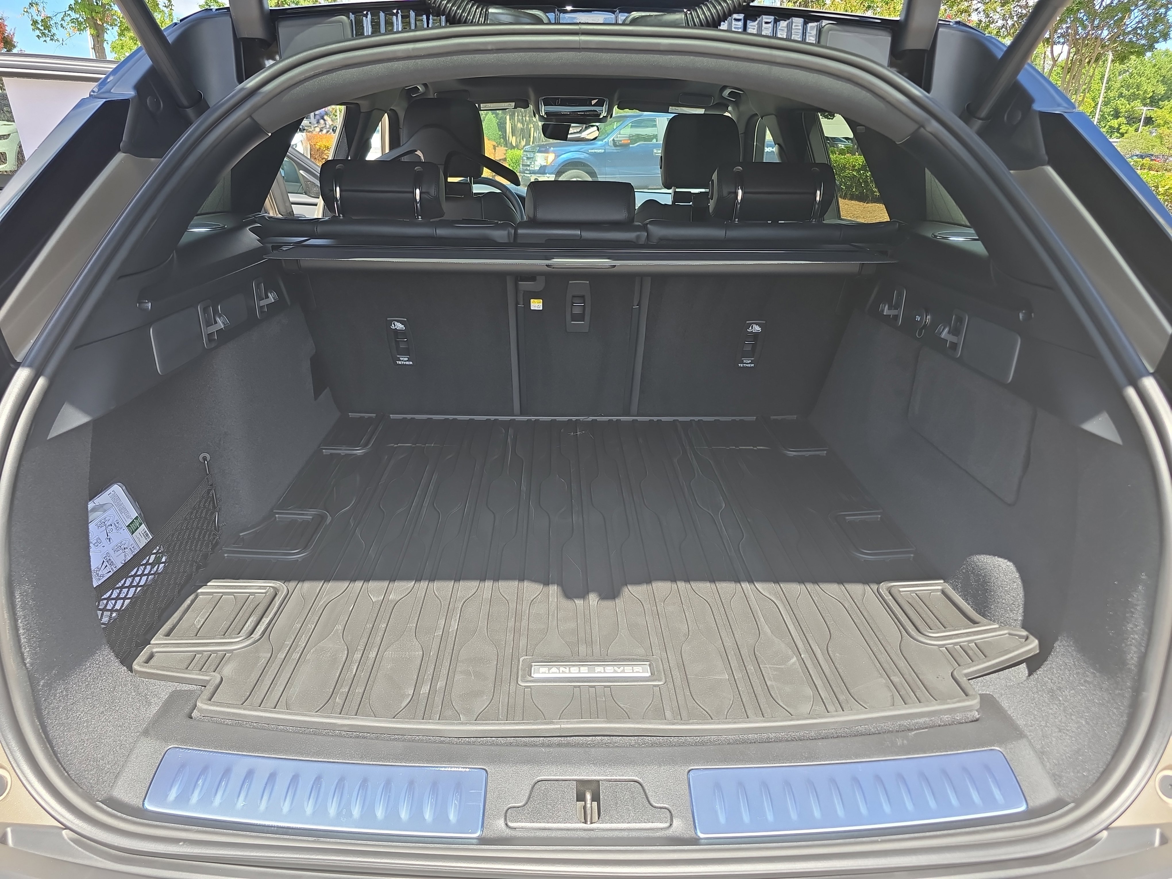 New 2026 Land Rover Range Rover Velar Dynamic SE image 12