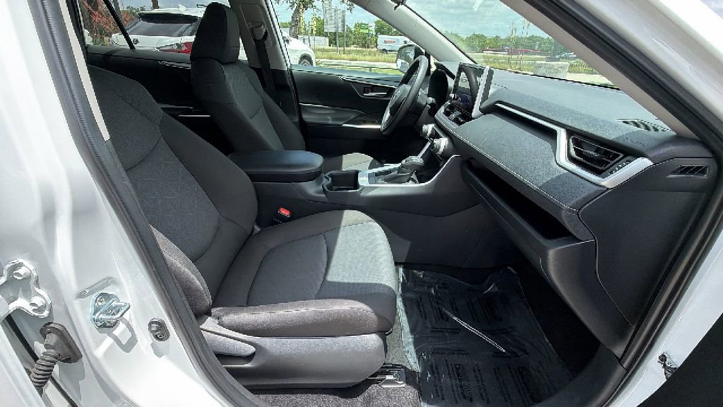 Certified 2025 Toyota RAV4 XLE FWD image 39