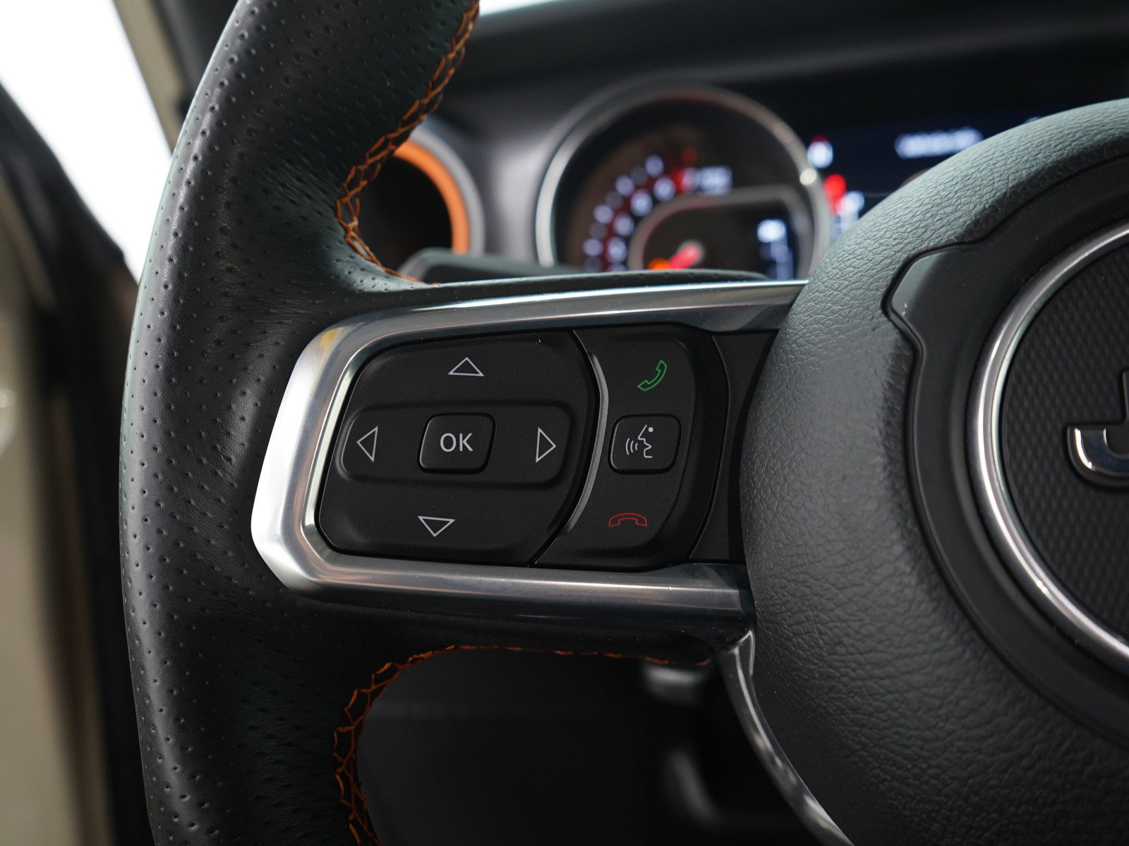 Used 2020 Jeep Gladiator Mojave AWD/4WD image 27
