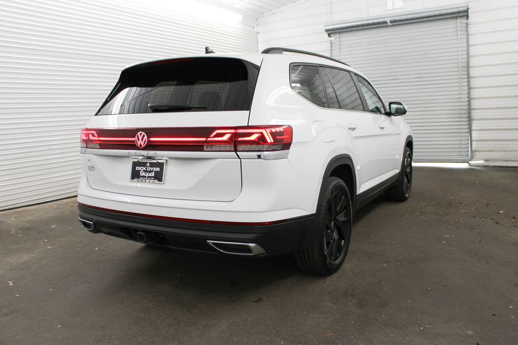 Used 2024 Volkswagen Atlas SE w/ Black Wheel Package FWD image 11
