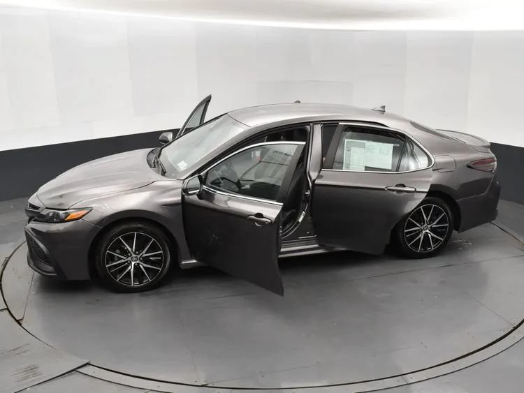 Used 2023 Toyota Camry SE FWD image 7