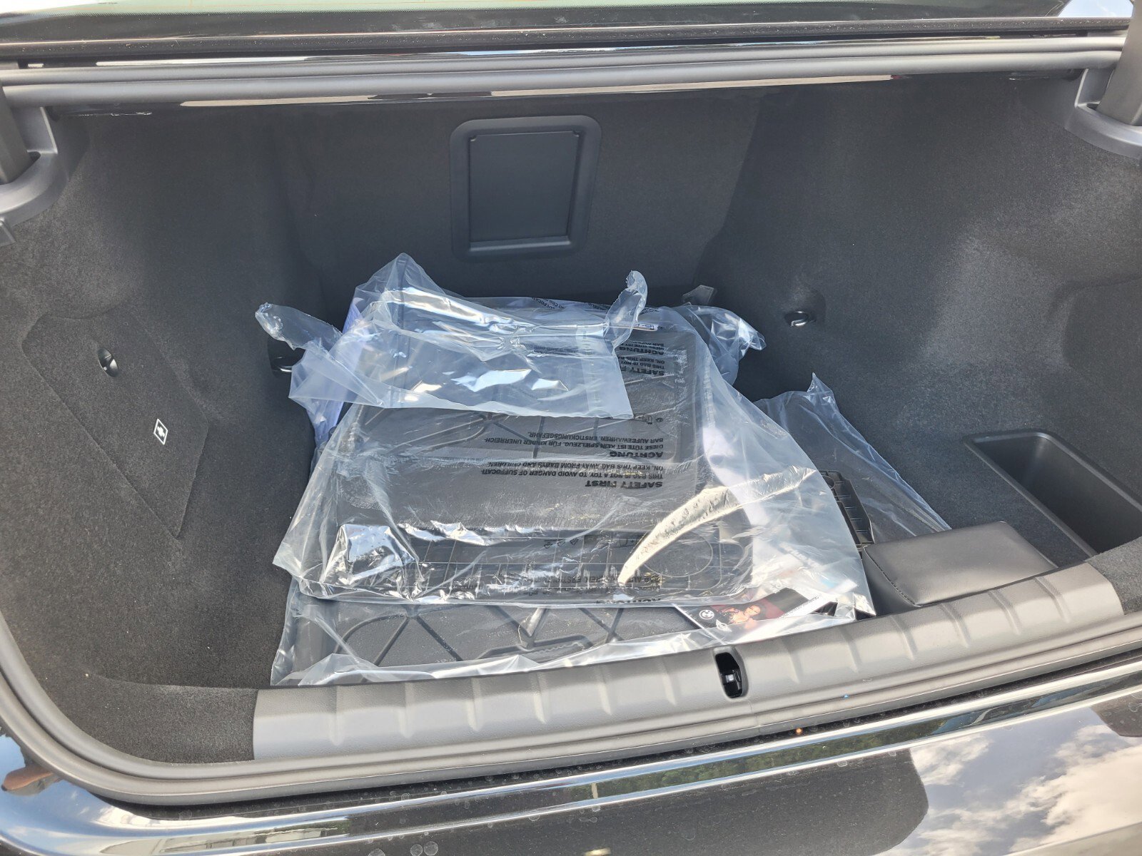 New 2026 BMW 750e xDrive w/ Executive Package image 15