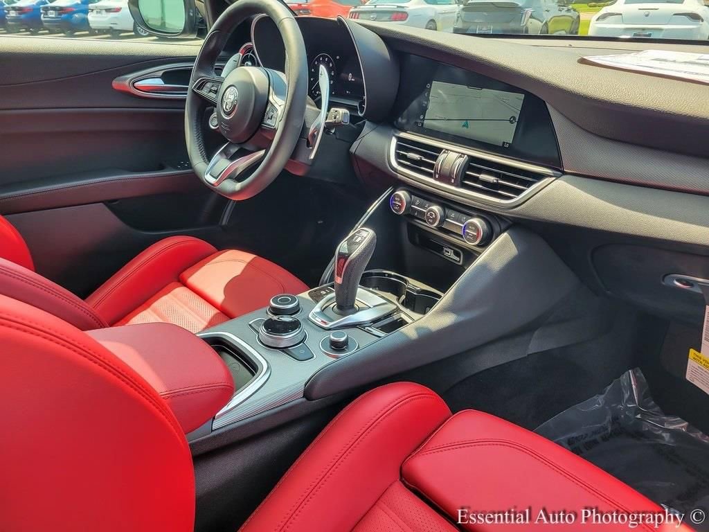New 2025 Alfa Romeo Giulia AWD w/ Veloce Package AWD image 22