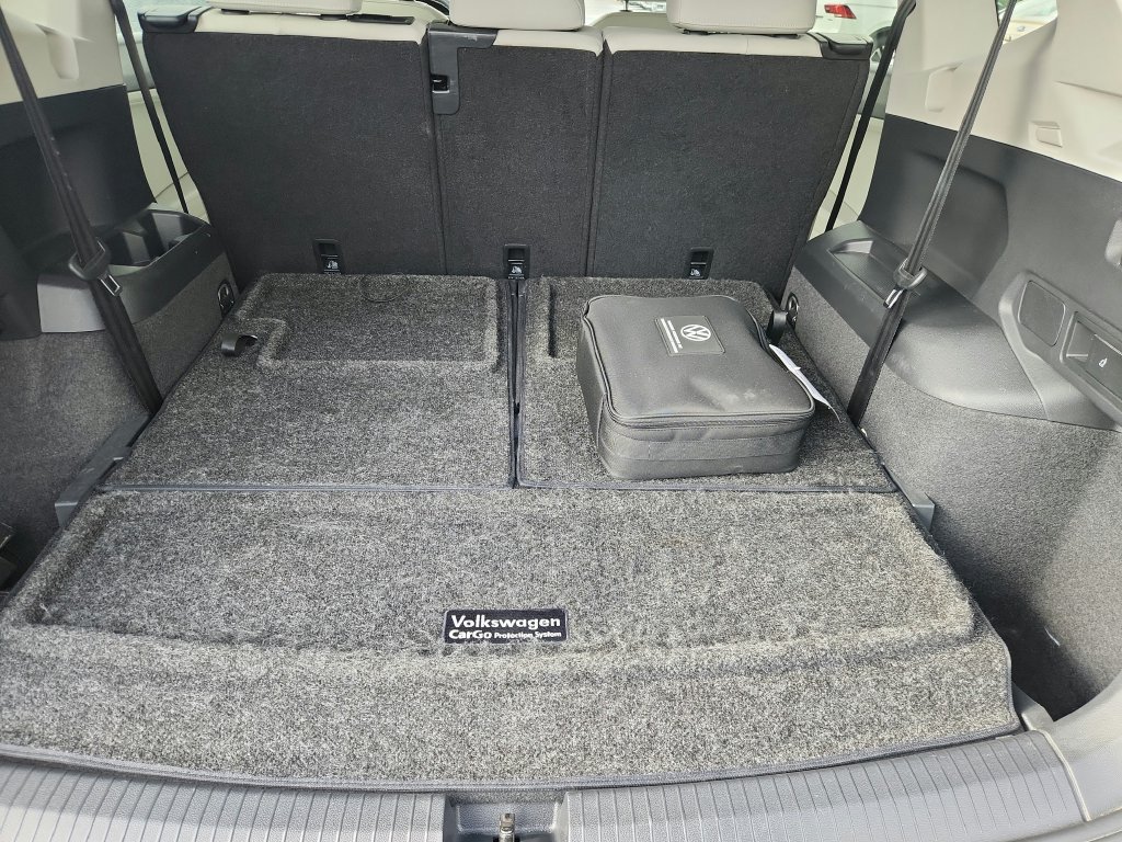 Certified 2023 Volkswagen Tiguan SE FWD image 29
