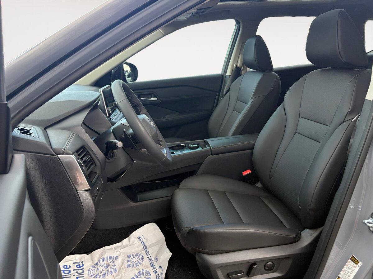 New 2026 Nissan Rogue Dark Armor AWD/4WD image 9